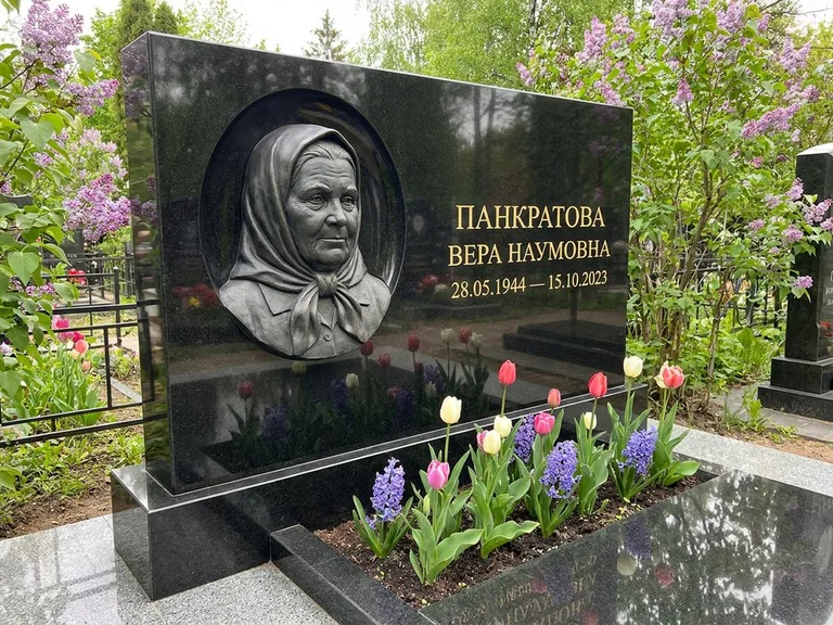 Памятник с барельефом — выполненная работа 26 в Тюмени