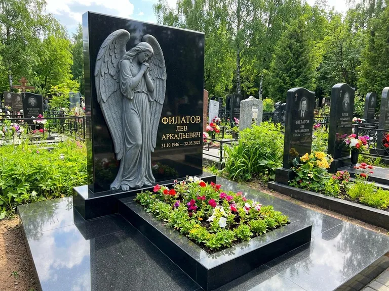 Памятник с барельефом — выполненная работа 31 в Тюмени
