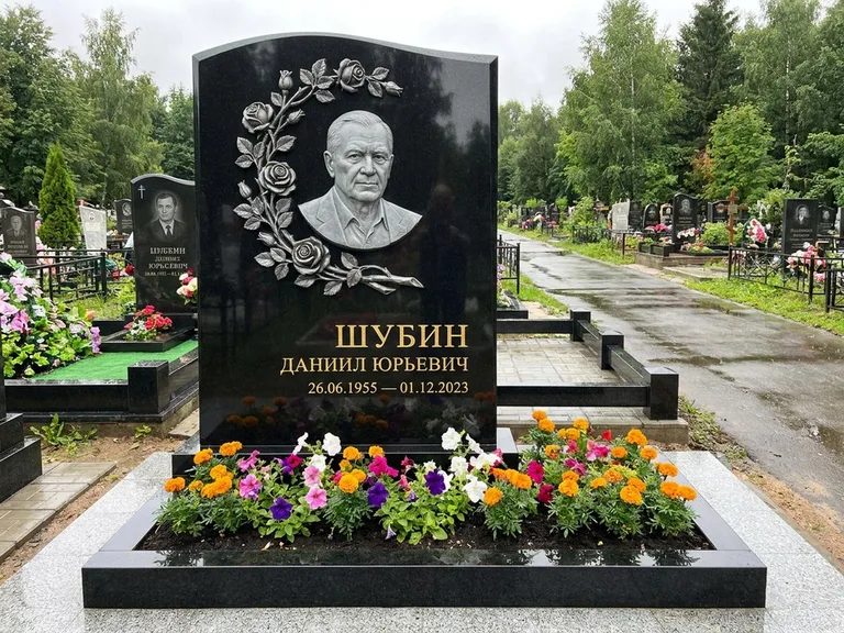 Памятник с барельефом — выполненная работа 34 в Тюмени