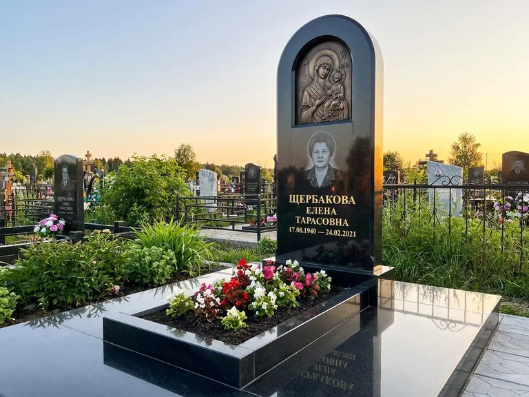 Памятник с барельефом — выполненная работа 35 в Тюмени