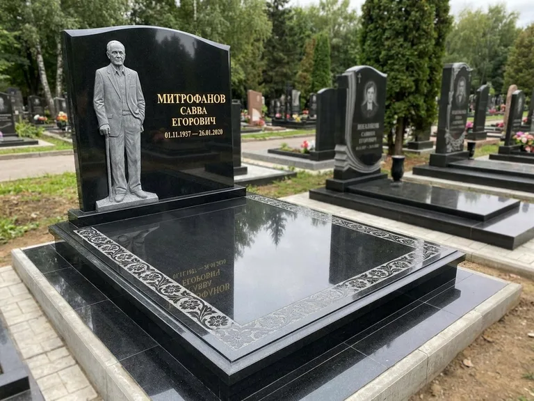 Памятник с барельефом — выполненная работа 48 в Тюмени