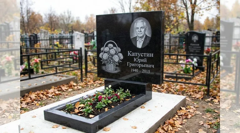 Памятник с гравировкой хризантем — выполненная работа «Капустин» в Тюмени