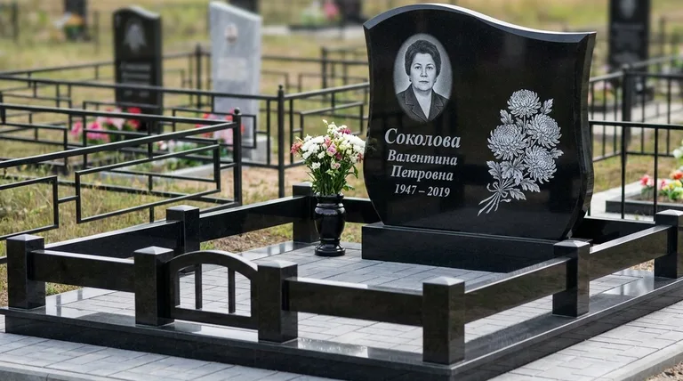 Памятник с гравировкой хризантем — выполненная работа «Соколова» в Тюмени