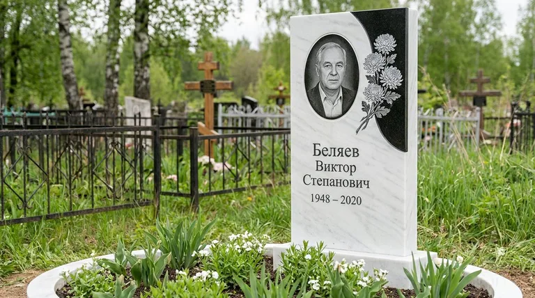 Памятник с гравировкой хризантем — выполненная работа «Беляев» в Тюмени