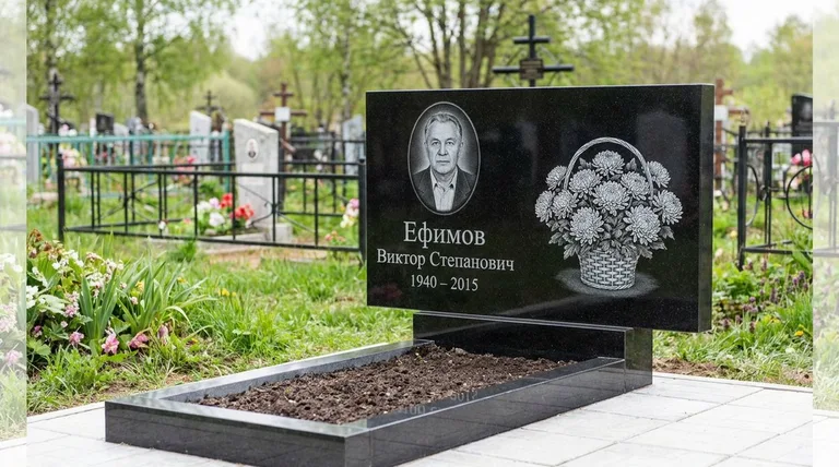 Памятник с гравировкой хризантем — выполненная работа «Ефимов» в Тюмени