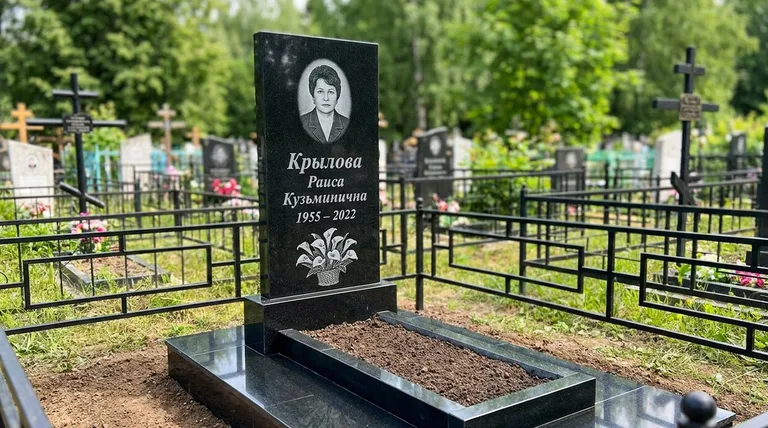 Памятник с гравировкой калл — выполненная работа «Крылова» в Тюмени