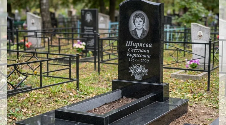 Памятник с гравировкой ландышей — выполненная работа «Ширяева» в Тюмени
