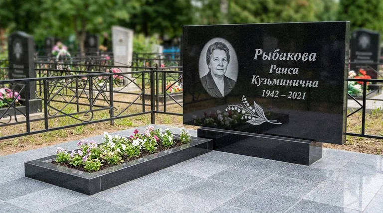 Памятник с гравировкой ландышей — выполненная работа «Рыбакова» в Тюмени