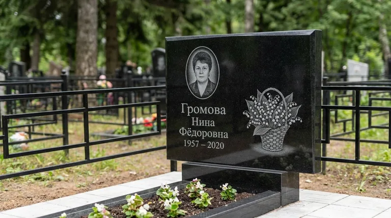 Памятник с гравировкой ландышей — выполненная работа «Громова» в Тюмени