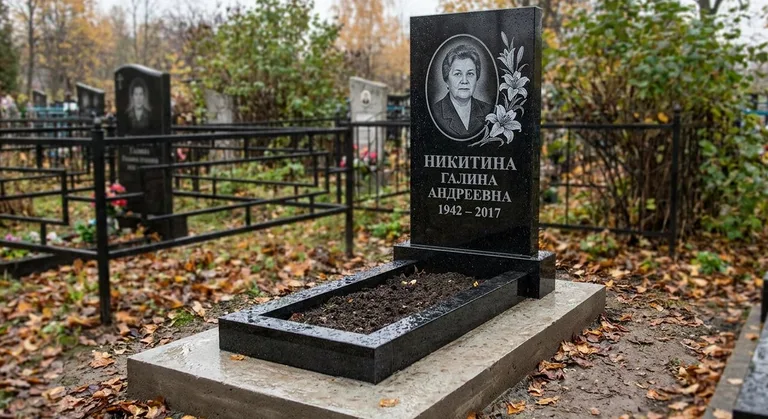 Памятник с гравировкой лилий — выполненная работа «Никитина» в Тюмени