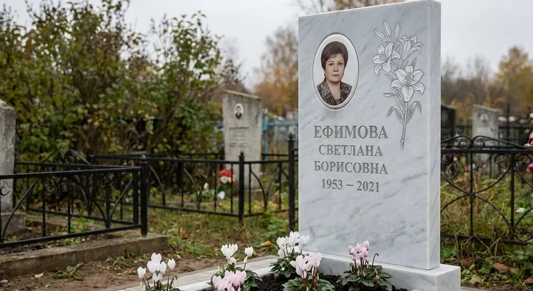 Памятник с гравировкой лилий — выполненная работа «Ефимова» в Тюмени