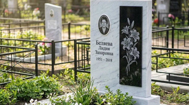 Памятник с гравировкой лилий — выполненная работа «Беляева» в Тюмени