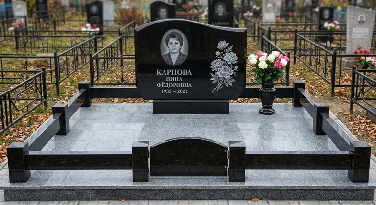 Памятник с гравировкой пионов — выполненная работа «Карпова» в Тюмени