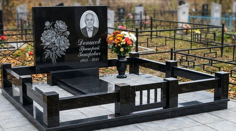 Памятник с гравировкой пионов — выполненная работа «Денисов» в Тюмени