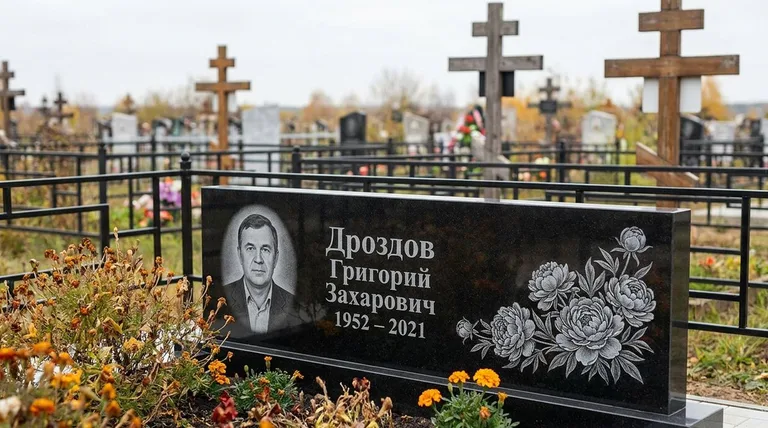 Памятник с гравировкой пионов — выполненная работа «Дроздов» в Тюмени