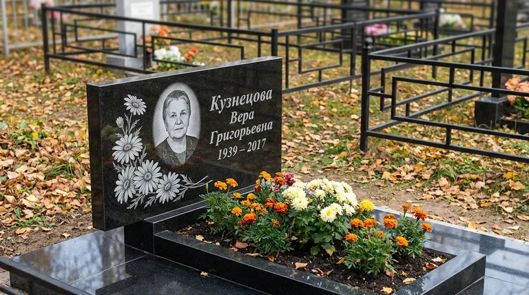 Памятник с гравировкой ромашек — выполненная работа «Кузнецова» в Тюмени