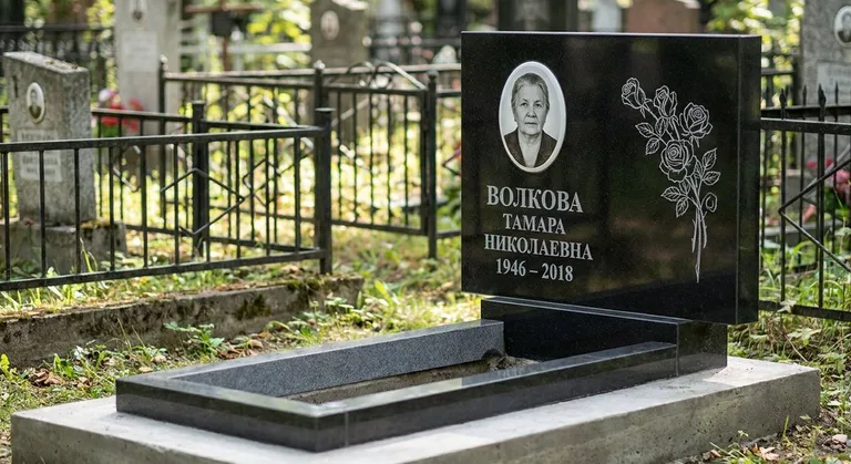 Памятник с гравировкой роз — выполненная работа «Волкова» в Тюмени