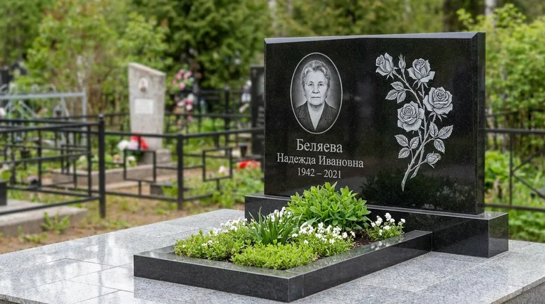 Памятник с гравировкой роз — выполненная работа «Беляева» в Тюмени