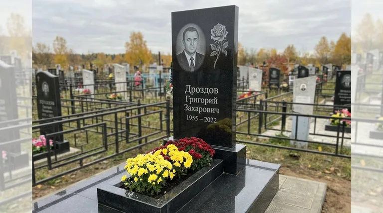Памятник с гравировкой роз — выполненная работа «Дроздов» в Тюмени