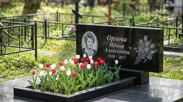 Памятник с гравировкой тюльпанов — выполненная работа «Орлова» в Тюмени