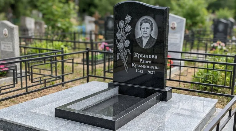 Памятник с гравировкой тюльпанов — выполненная работа «Крылова» в Тюмени