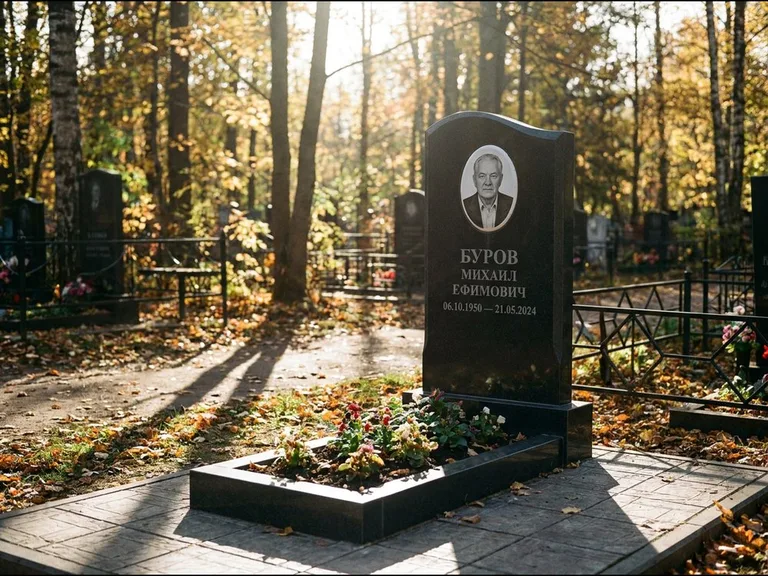 Овальный керамический портрет — установленная работа в Тюмени