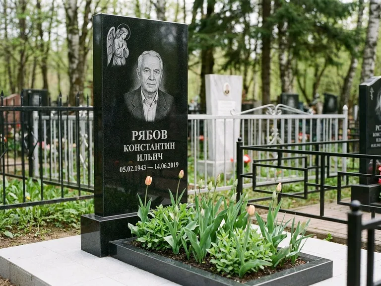 Памятник с гравировкой ангела — гравировка ангела с крестом рядом с эпитафией, работа «Фаддеев» в Тюмени