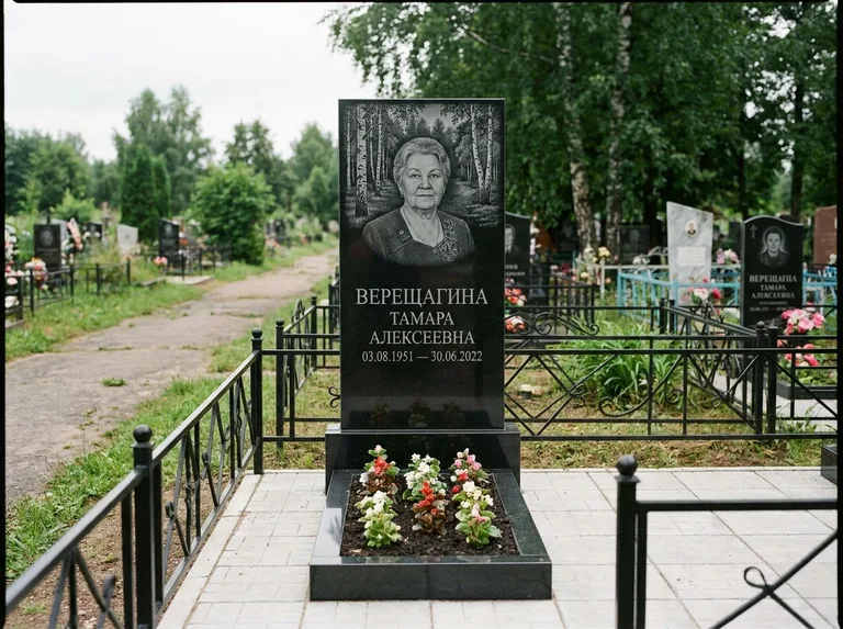 Памятник с гравировкой берёзы — гравировка берёзовой рощи в глубину, работа «Верещагина» в Тюмени