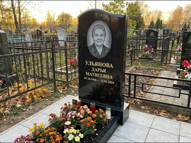 Гравировка портрета на чёрном граните — выполненная работа 12 в Тюмени