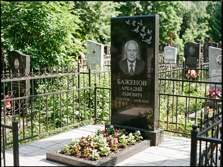 Памятник с гравировкой голубей — гравировка стаи голубей, взлетающей от угла стелы, работа «Баженов» в Тюмени