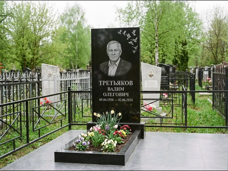 Памятник с гравировкой голубей — гравировка стаи голубей, взлетающей от угла стелы, работа «Третьяков» в Тюмени