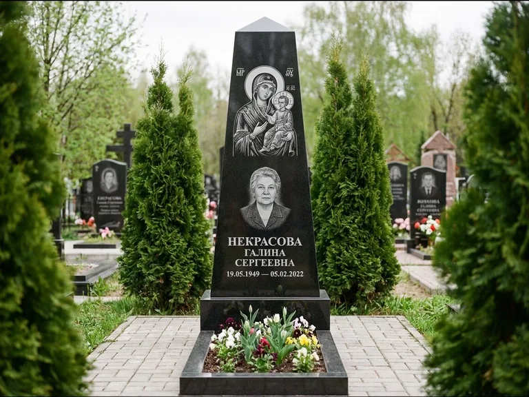 Памятник с гравировкой иконы — образ Николая Чудотворца, работа «Третьяков» в Тюмени