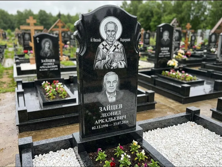 Памятник с гравировкой иконы — образ Николая Чудотворца, работа «Лебедева» в Тюмени