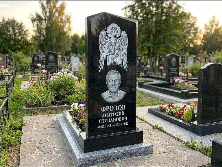 Памятник с гравировкой иконы — Владимирская икона Божией Матери с Младенцем, работа «Мельникова» в Тюмени
