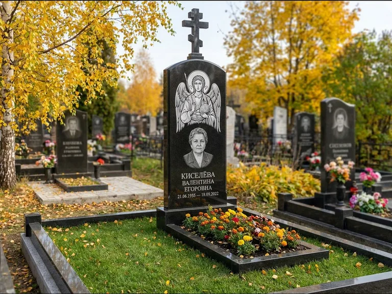 Памятник с гравировкой иконы — образ в полный рост на обороте стелы, работа «Гущин» в Тюмени