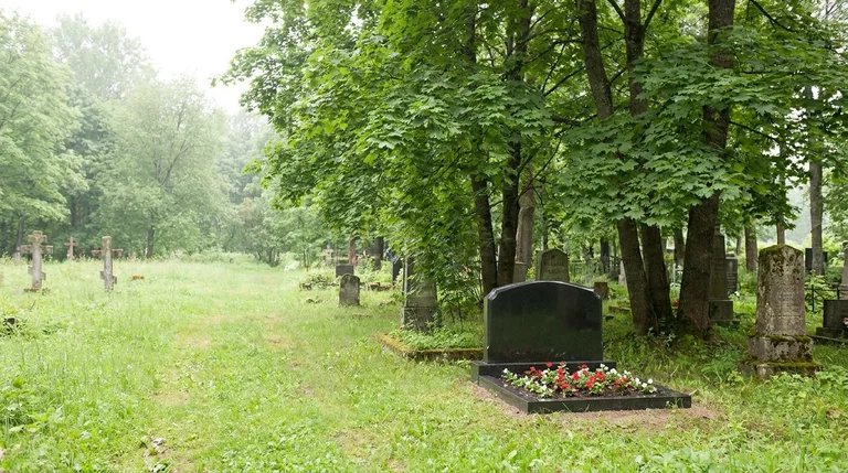 Установка гранитного памятника на участке Городского кладбища № 3 в Туле
