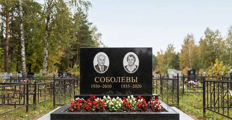Семейный (двойной) памятник, Памятники мастерской «Мастер Каменев» на кладбищах Тюмени