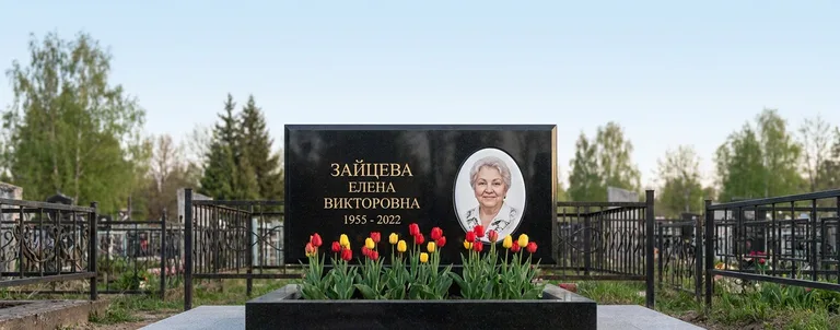 Гранитный памятник с портретом, Памятники мастерской «Мастер Каменев» на кладбищах Тюмени