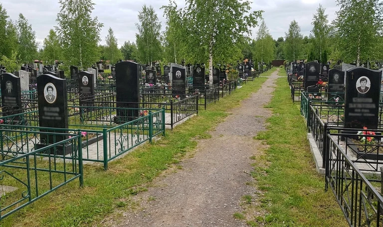 Памятники на Мироносицком кладбище в Пензе