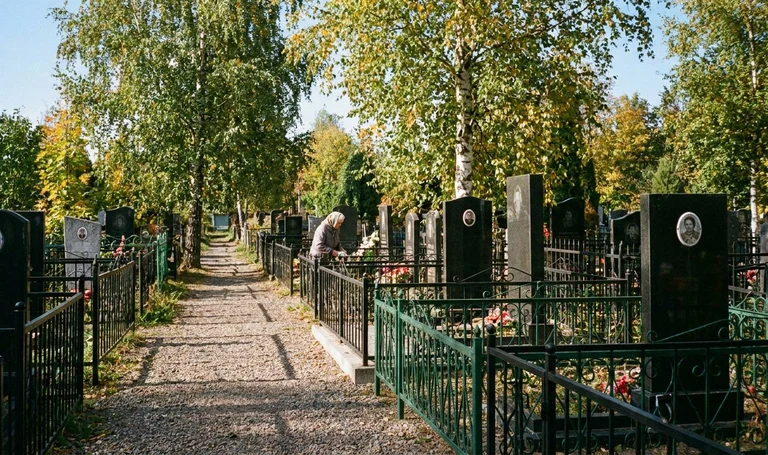 Памятники на Митрофановском кладбище в Челябинске