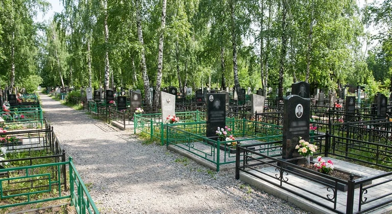 Памятники на Волковском кладбище в Санкт-Петербурге