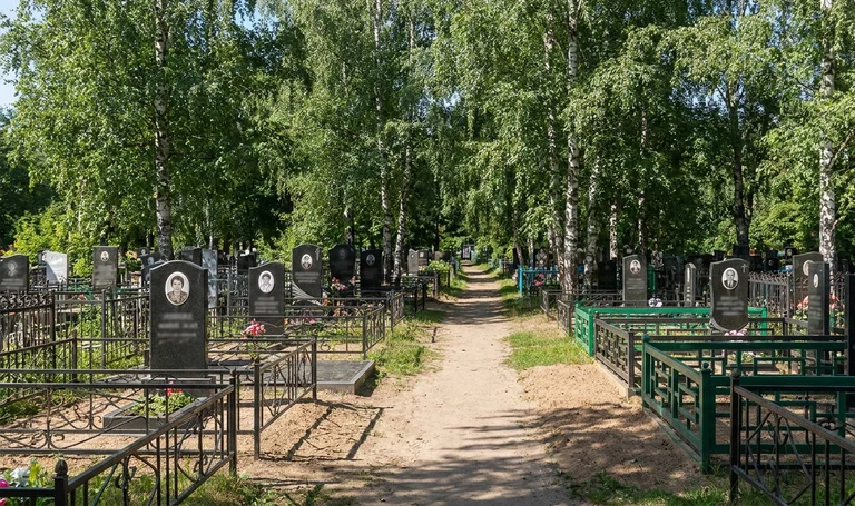 Памятники на Южном кладбище в Самаре