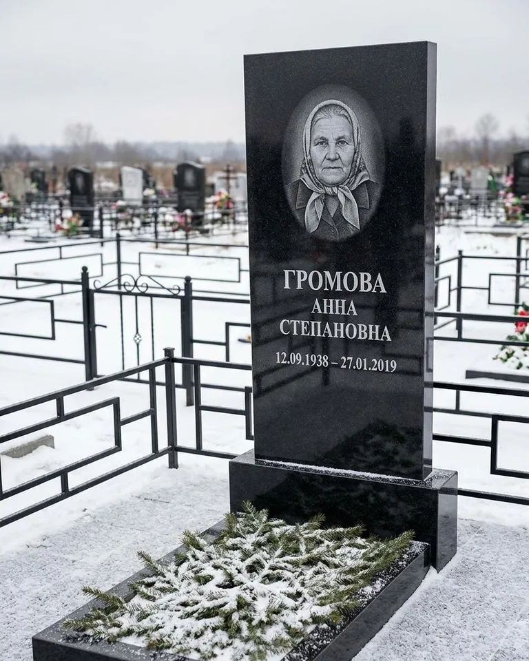 Простой вертикальный памятник под ключ зимой в Тюмени
