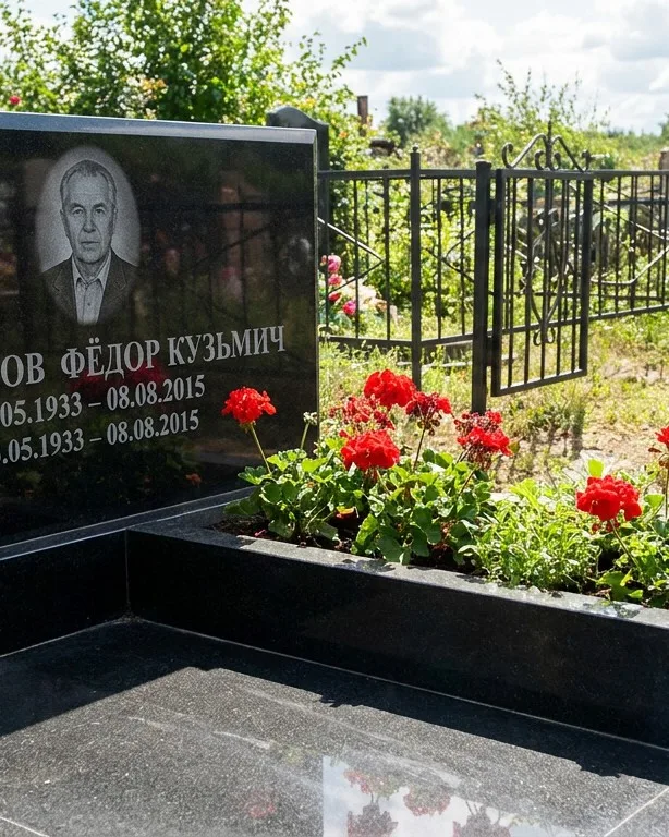 Двойной памятник под ключ с крестом в Тюмени