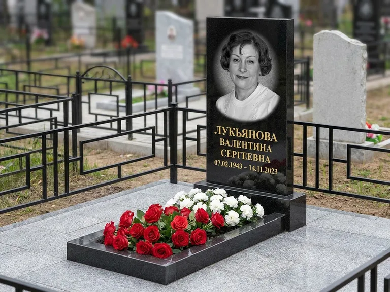 Портрет на памятнике в Тюмени — Ч/б портрет → гравировка на стандартном комплексе