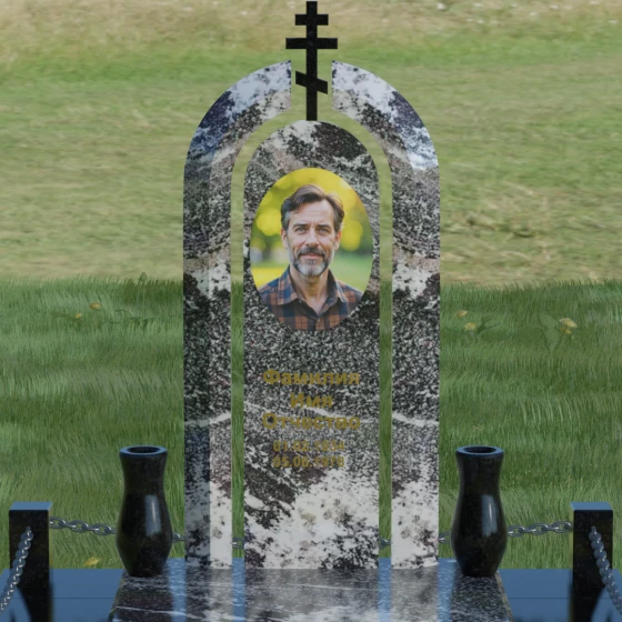Комбинированный памятник с крестом в Салехарде, гранит амфиболит