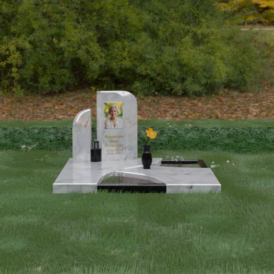 Гранитный монумент из двух вертикальных обелисков, мрамор Тассос, вид 2