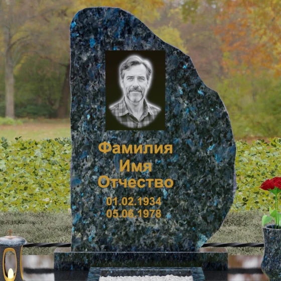 Гранитный памятник-скала с кованой оградой, гранит Блю Перл