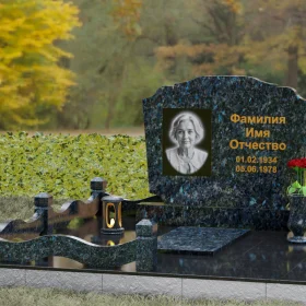 Гранитный горизонтальный памятник на одного - П131