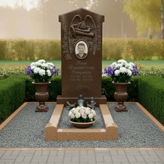 Гранитный памятник с крыльями ангела, гранит Дымовский, в Якутске